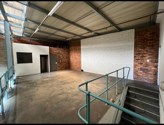 271M² WAREHOUSE TO LET IN STRIJDOMPARK